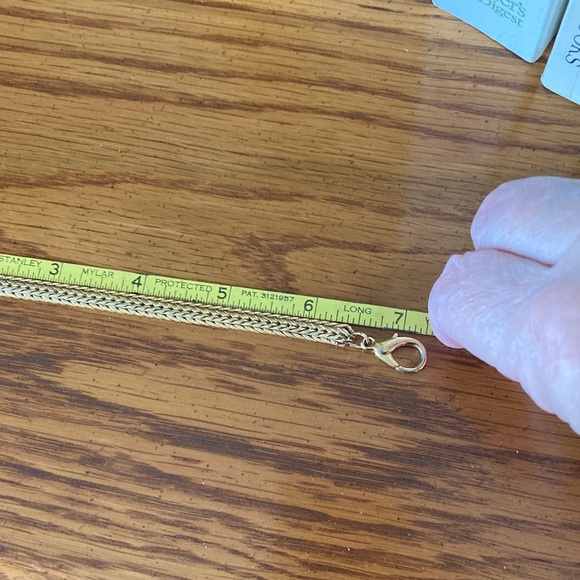 Chic Gold-Toned Women's Bracelet - Picture 4 of 4